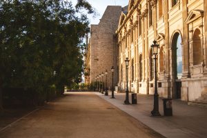 L’art contemporain s’éparpille sur les palissades de Paris