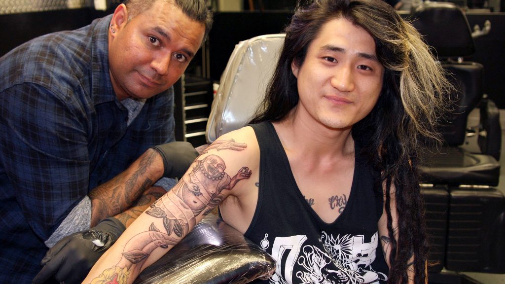 Un salon de tatouages symbole de diversité