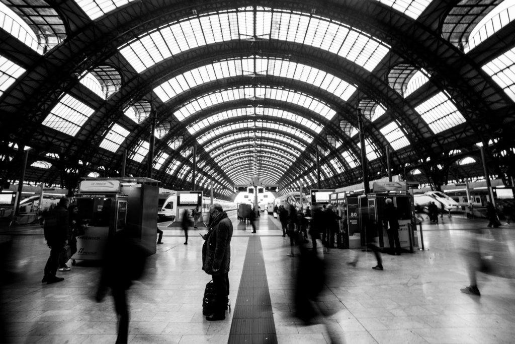 "Le Monde de Banksy" transforme la gare de Milan le temps d'une exposition