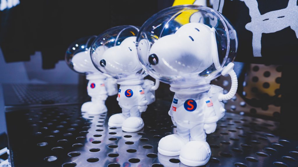 Figurines de Snoopy en astronaute 