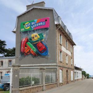 Le trompe-l'œil, « Kit de secours » a été élu, plus belle œuvre street-art de France