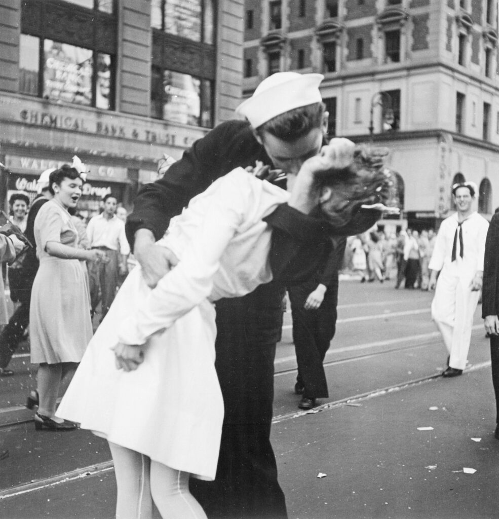 V-J day in Times square