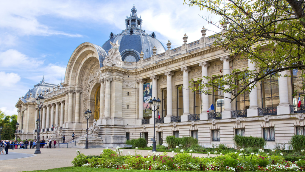 Le Petit Palais : Quelle est la différence entre le Grand et le Petit Palais ?