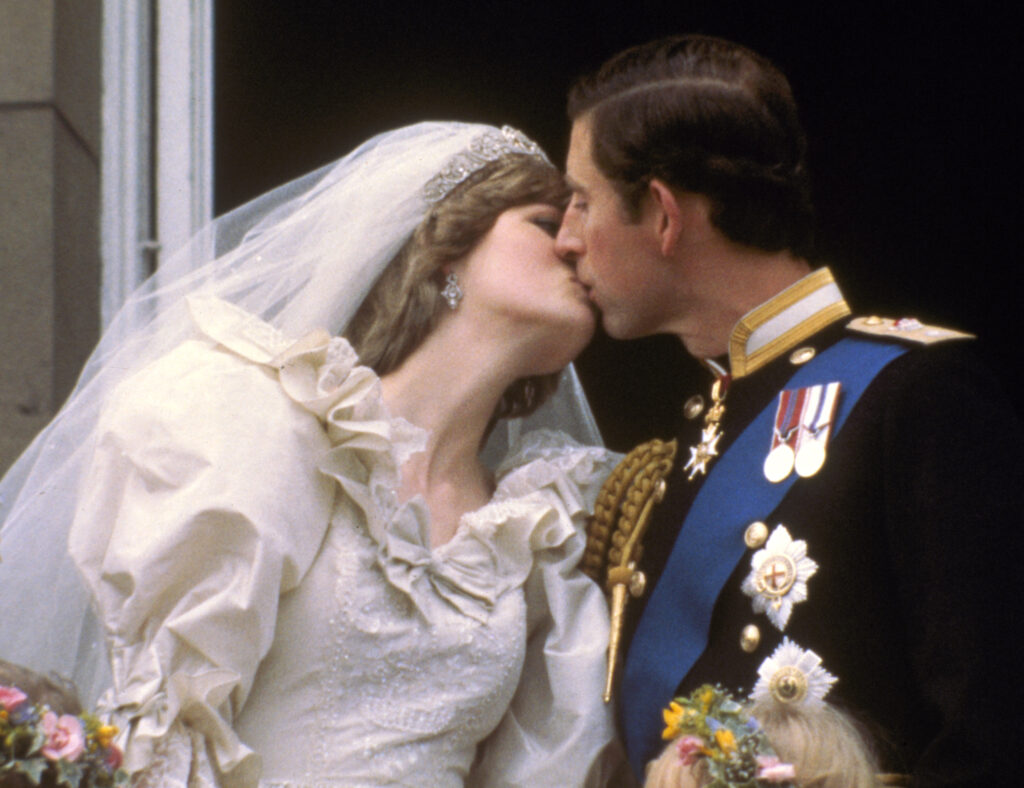 Le Siège de l'ambassade d'Iran & Le baiser royal