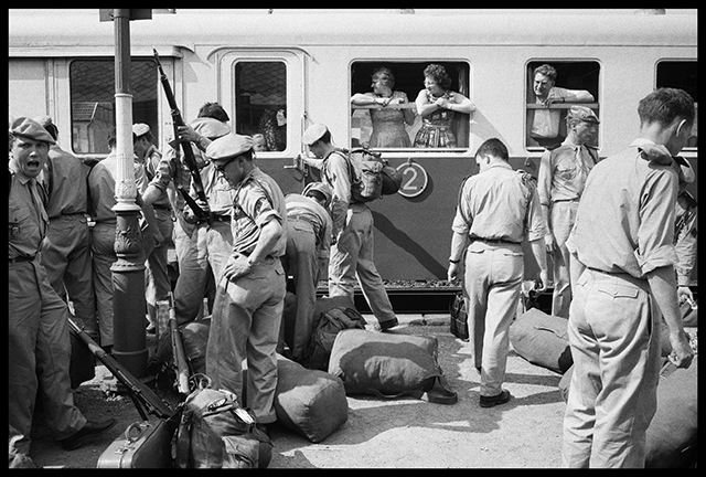 Arrival of soldiers in training at the Ecole du Roc, Chamonix-Mont-Blanc, July 1962 - Raymond Depardon